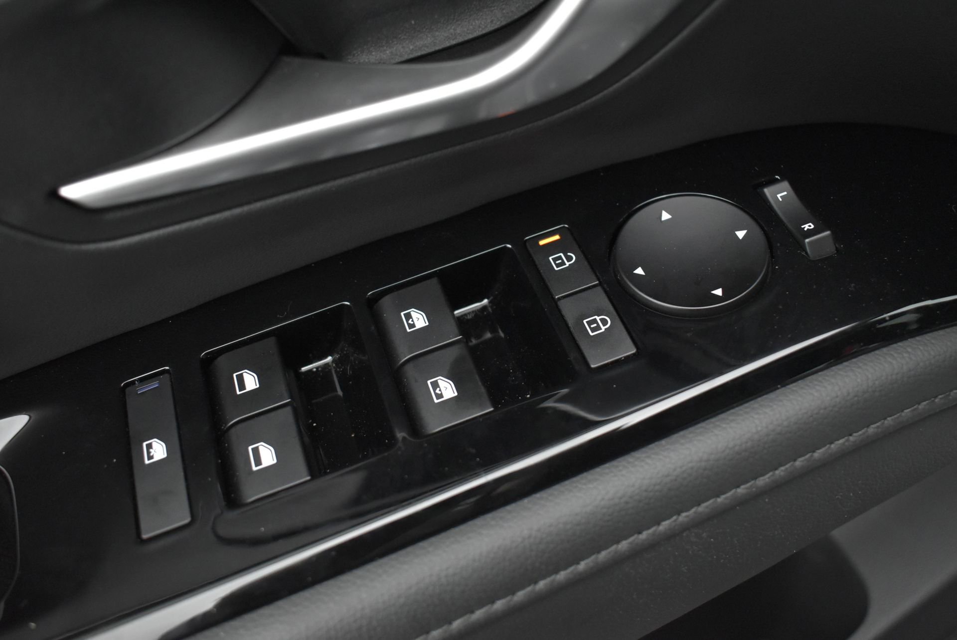 Used 2025 Hyundai Santa Cruz Limited image 13