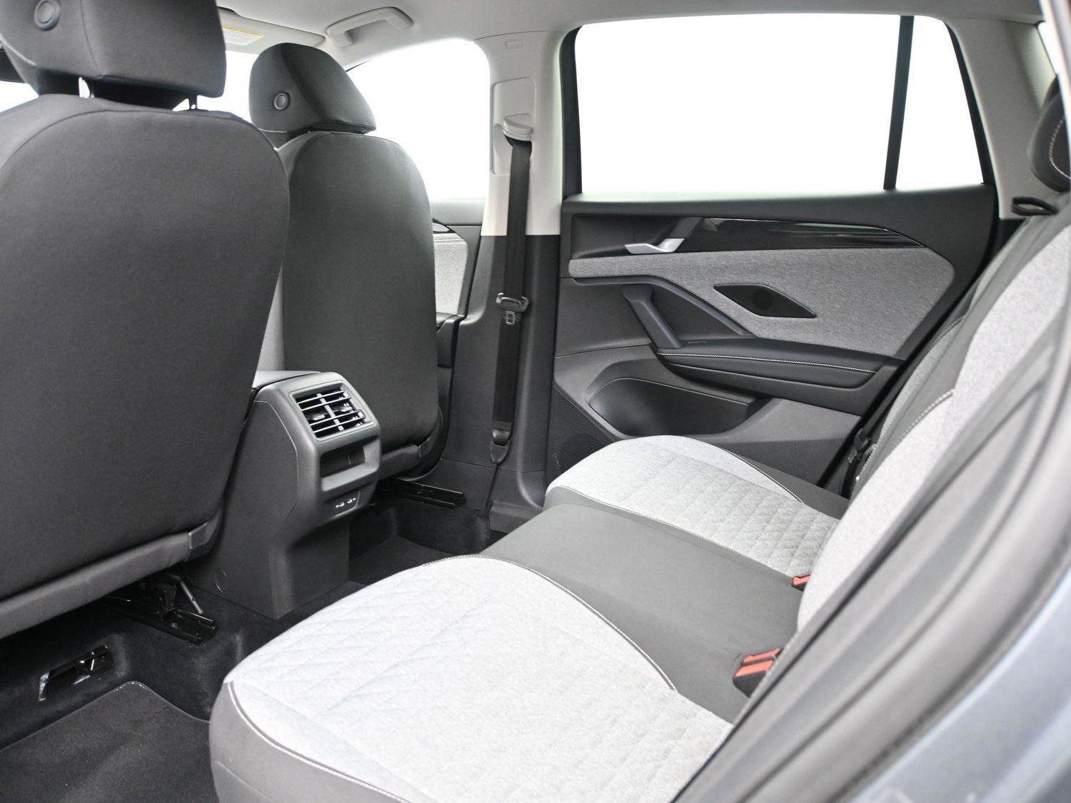 Certified 2025 Volkswagen Tiguan S image 10