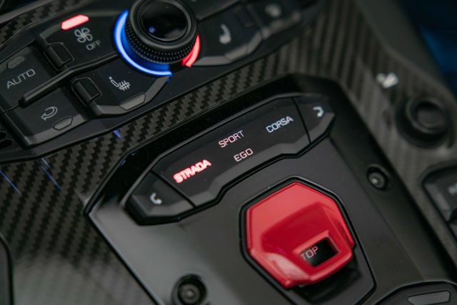 Used 2020 Lamborghini Aventador SVJ AWD/4WD image 21