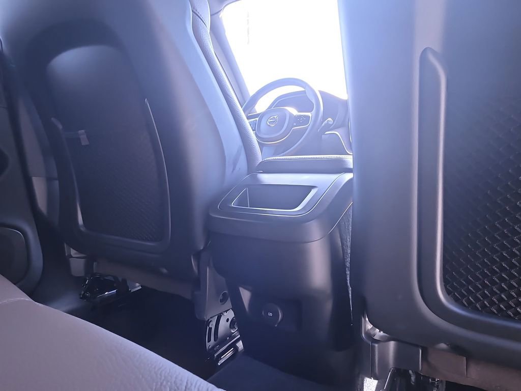 Used 2023 Volvo XC60 B5 Plus w/ Protection Package Premier image 11