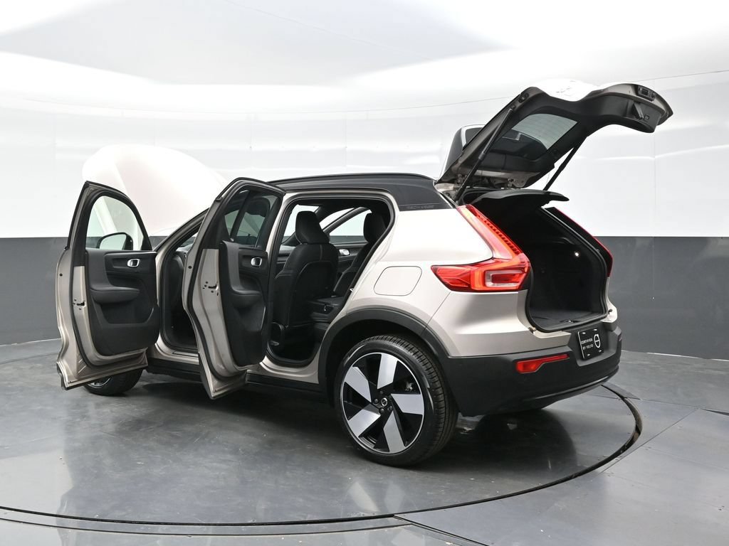 Used 2023 Volvo XC40 Recharge Plus AWD/4WD image 45