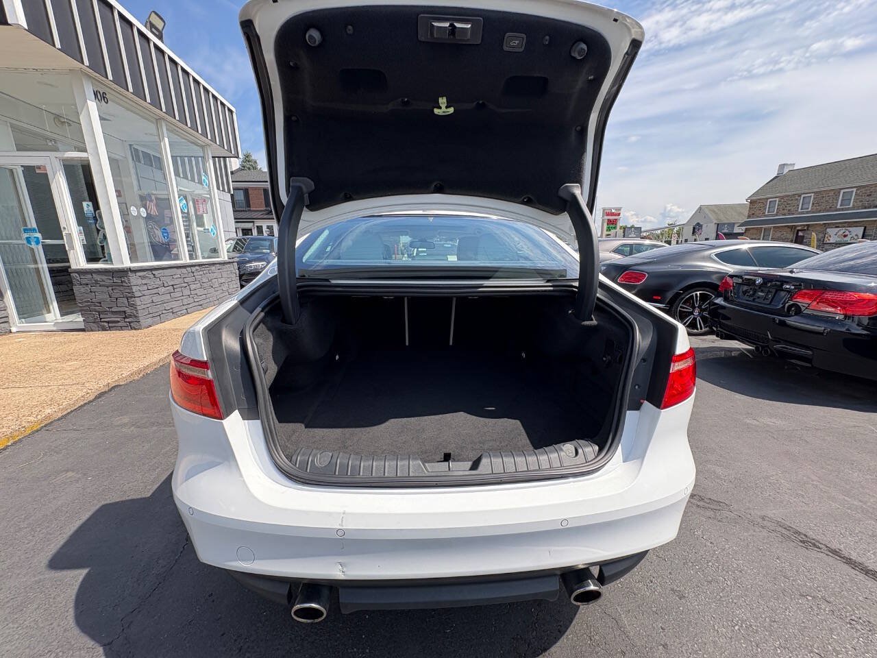 Used 2016 Jaguar XF Prestige AWD/4WD image 30