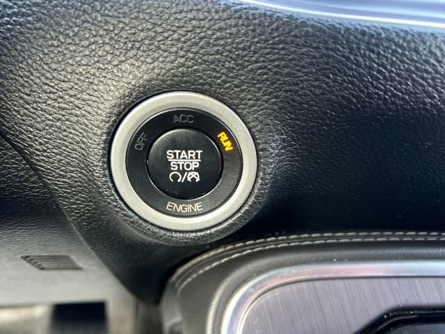 Used 2015 Dodge Challenger SXT image 22