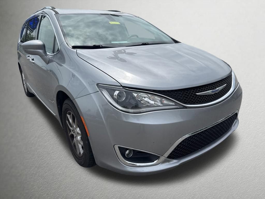 Used 2020 Chrysler Pacifica Touring-L FWD image 1
