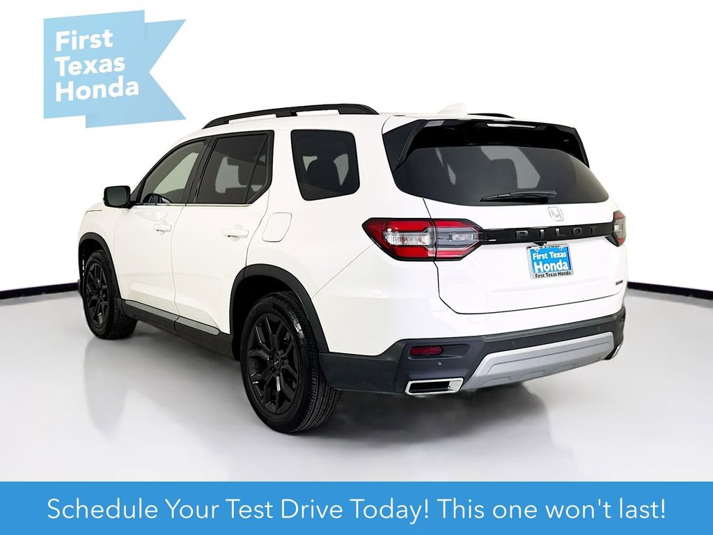 Used 2025 Honda Pilot Touring image 6