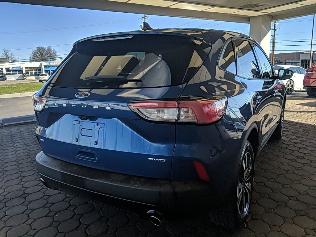 Used 2022 Ford Escape SE w/ SE Sport Appearance Package image 6