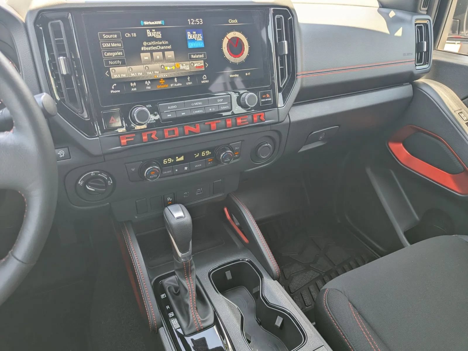 Used 2025 Nissan Frontier PRO-4X AWD/4WD image 24