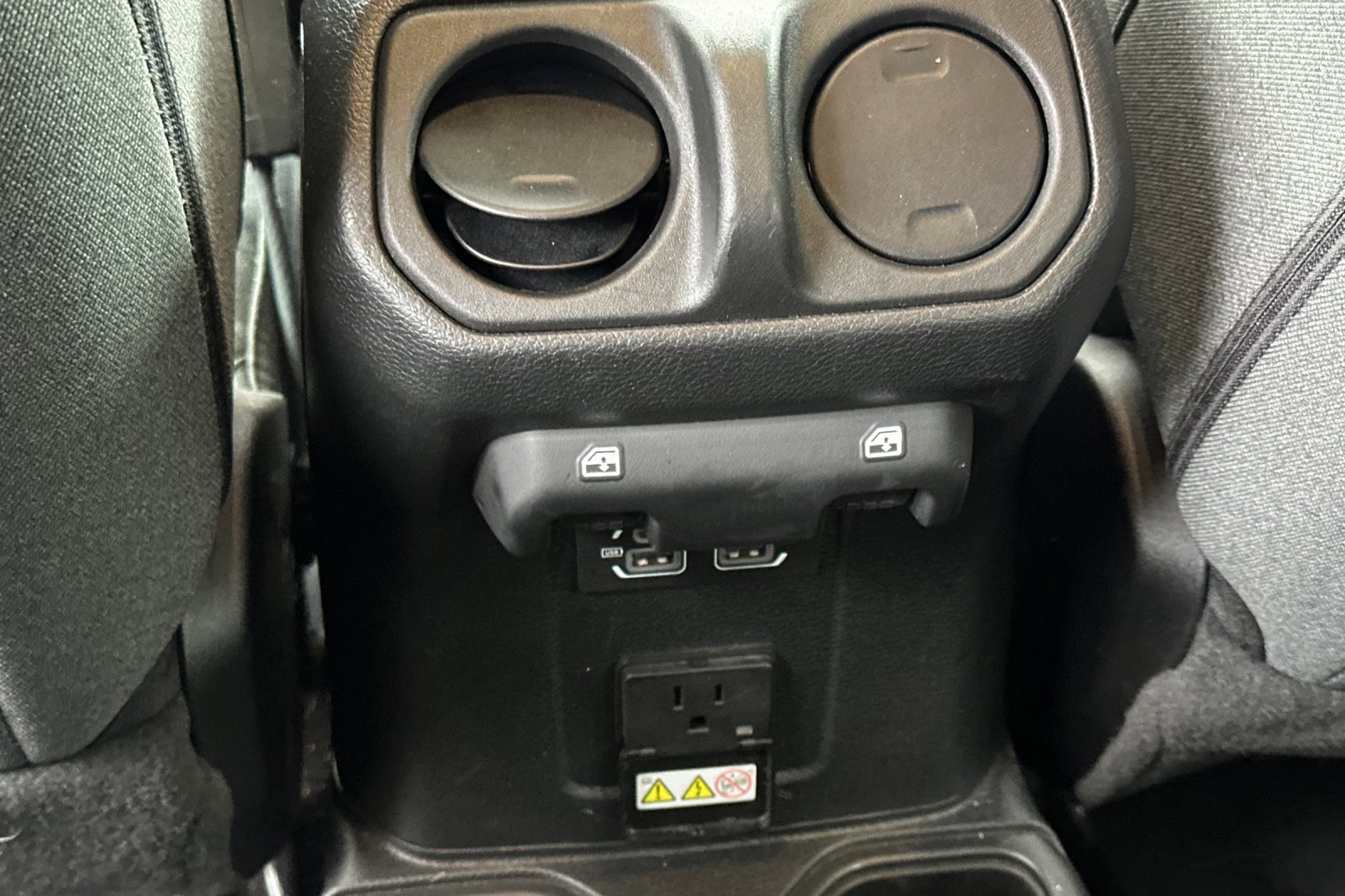 Used 2025 Jeep Wrangler Sahara image 42