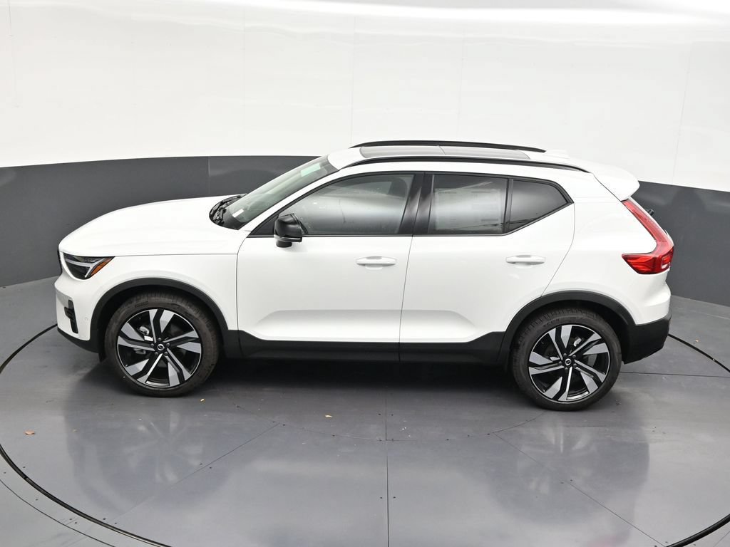 New 2026 Volvo XC40 B5 Plus w/ Climate Package AWD/4WD image 14
