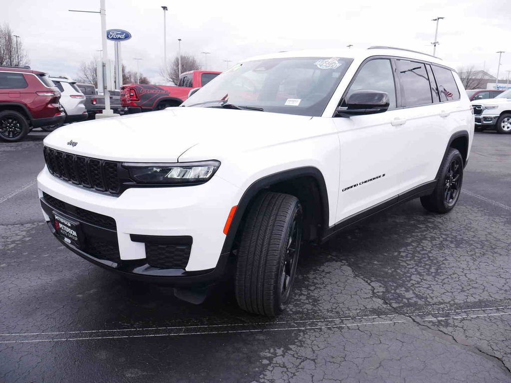 Certified 2024 Jeep Grand Cherokee L Laredo image 4