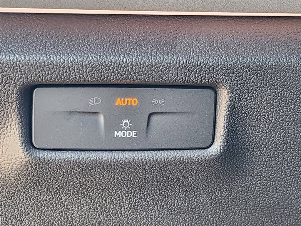 New 2026 Volkswagen Tiguan SE image 15