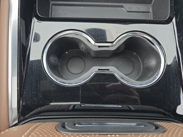 Used 2025 Chevrolet Suburban High Country image 17