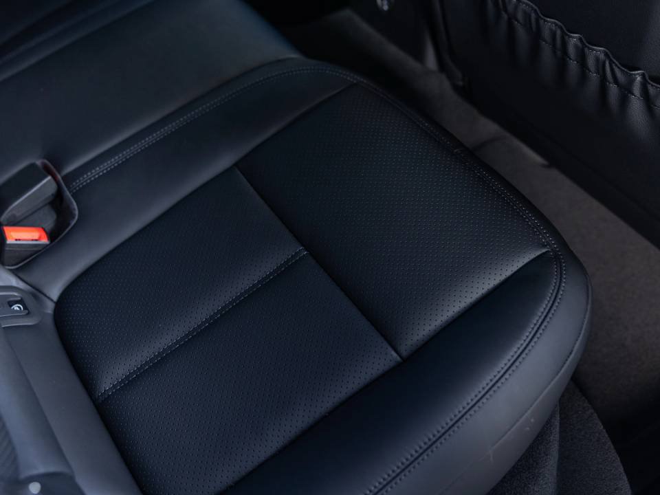 Certified 2026 Porsche Macan AWD/4WD image 34