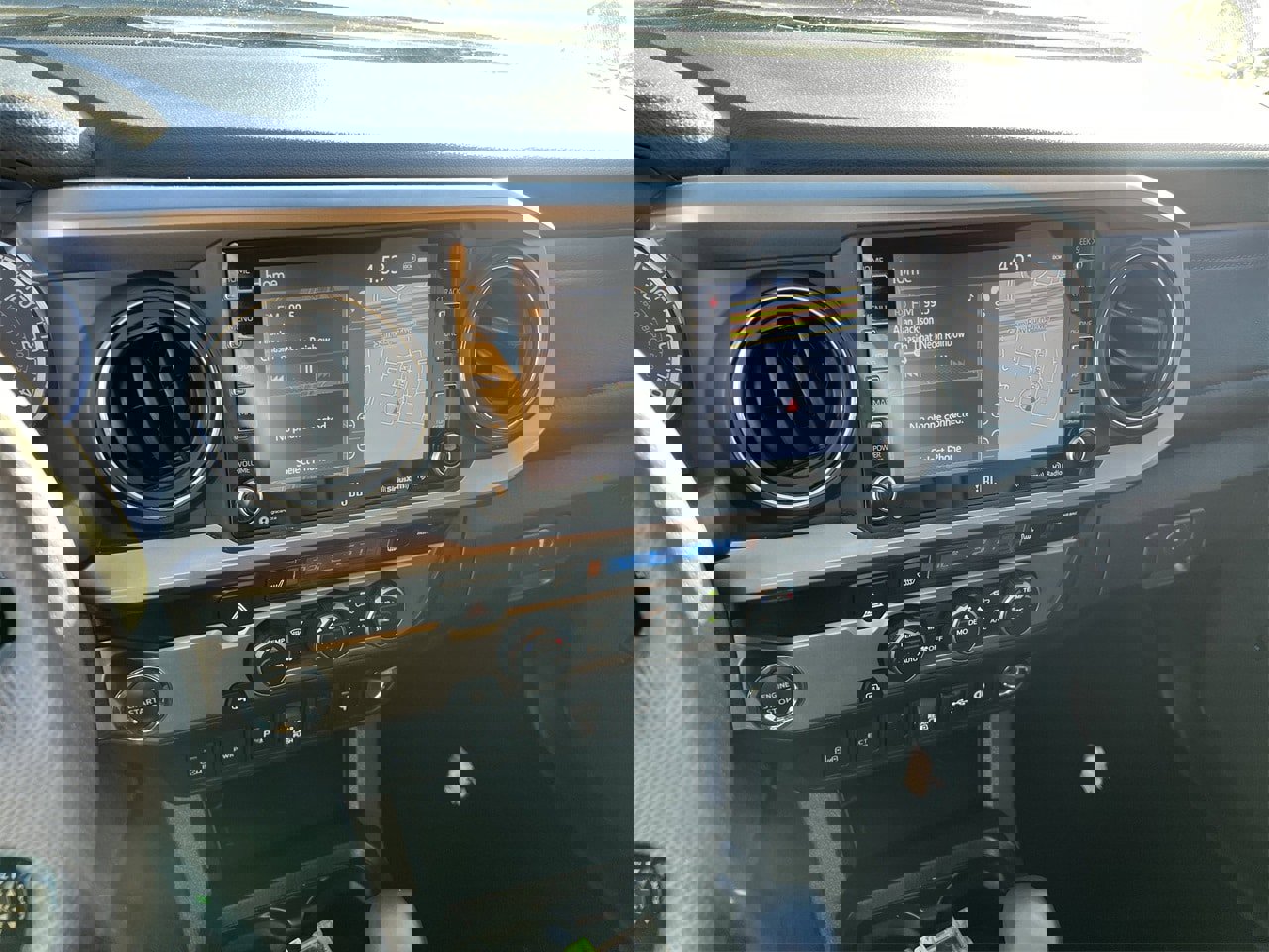 Used 2023 Toyota Tacoma Limited image 10