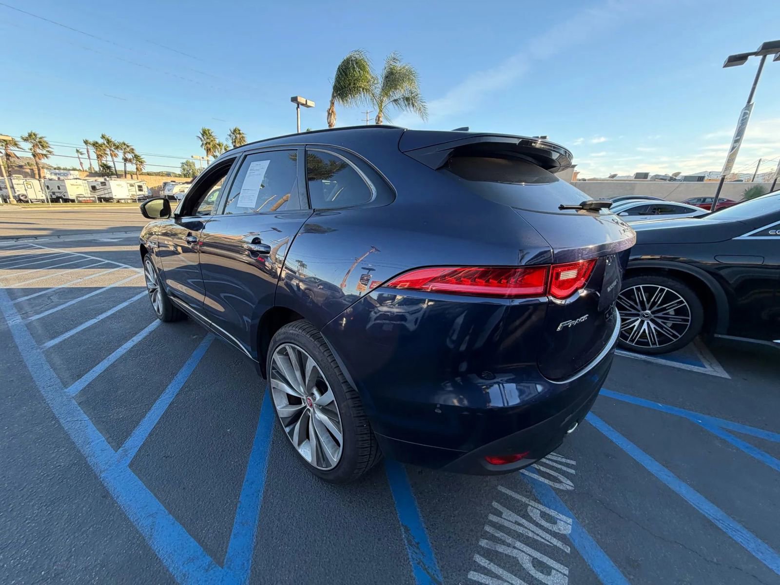 Used 2019 Jaguar F-PACE R-Sport image 5