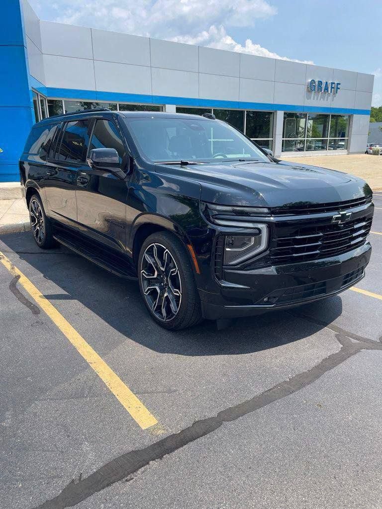 Certified 2025 Chevrolet Suburban RST w/ RST Capability Package AWD/4WD image 4