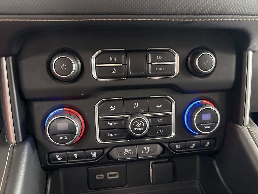 Used 2023 Chevrolet Suburban Premier image 25