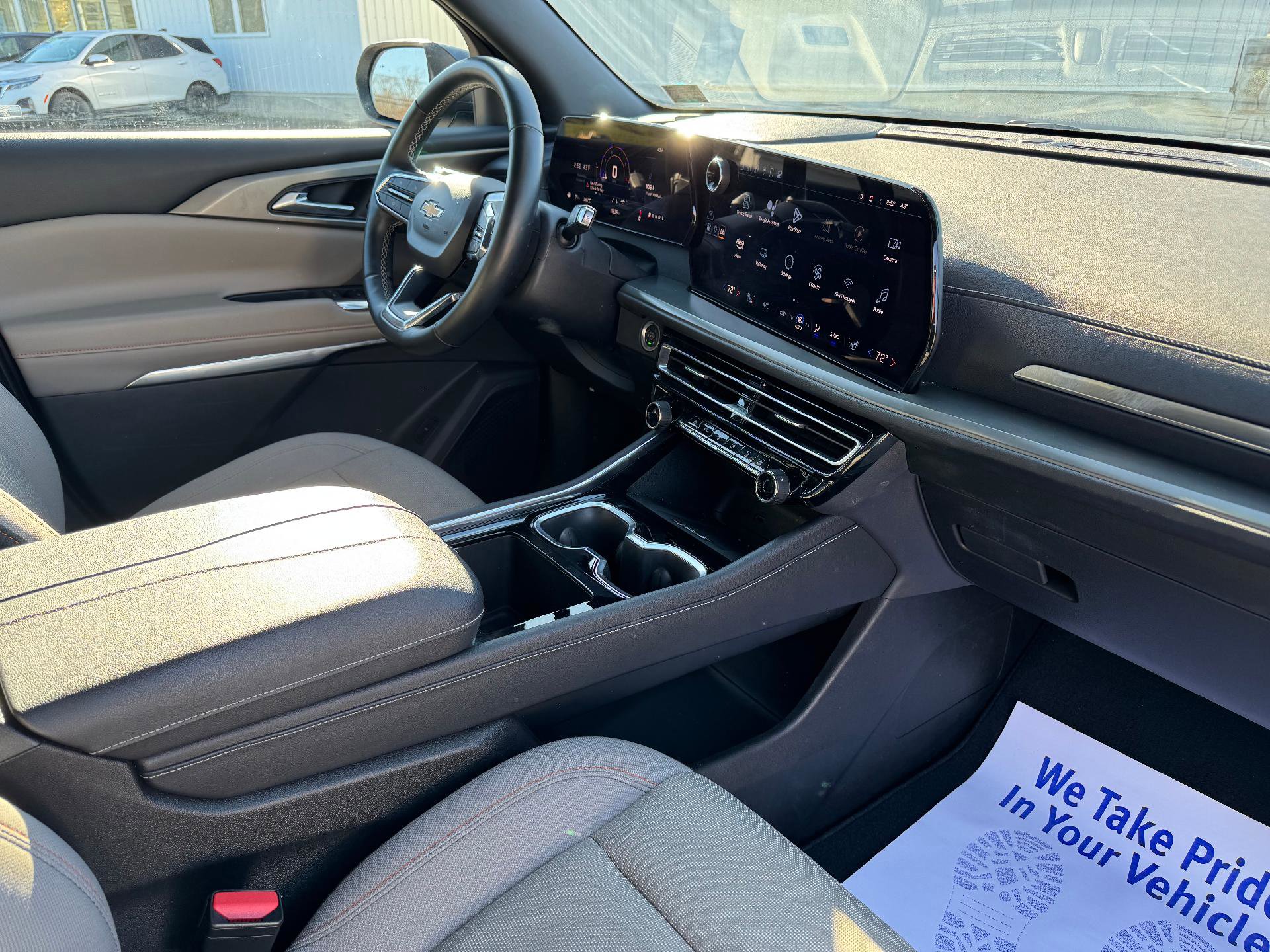 Used 2025 Chevrolet Traverse LT image 49