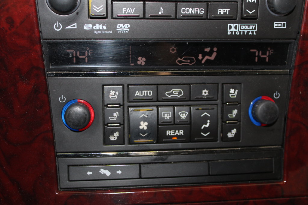 Used 2013 Cadillac Escalade Luxury AWD/4WD image 29