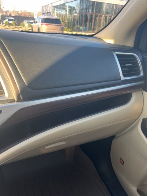 Used 2015 Toyota Highlander Limited image 17