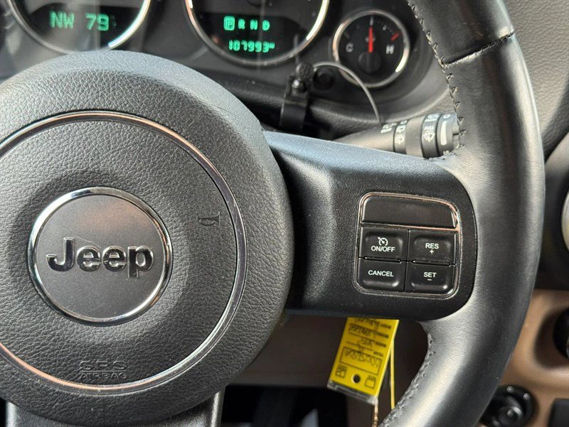 Used 2015 Jeep Wrangler Unlimited Rubicon w/ Connectivity Group image 16