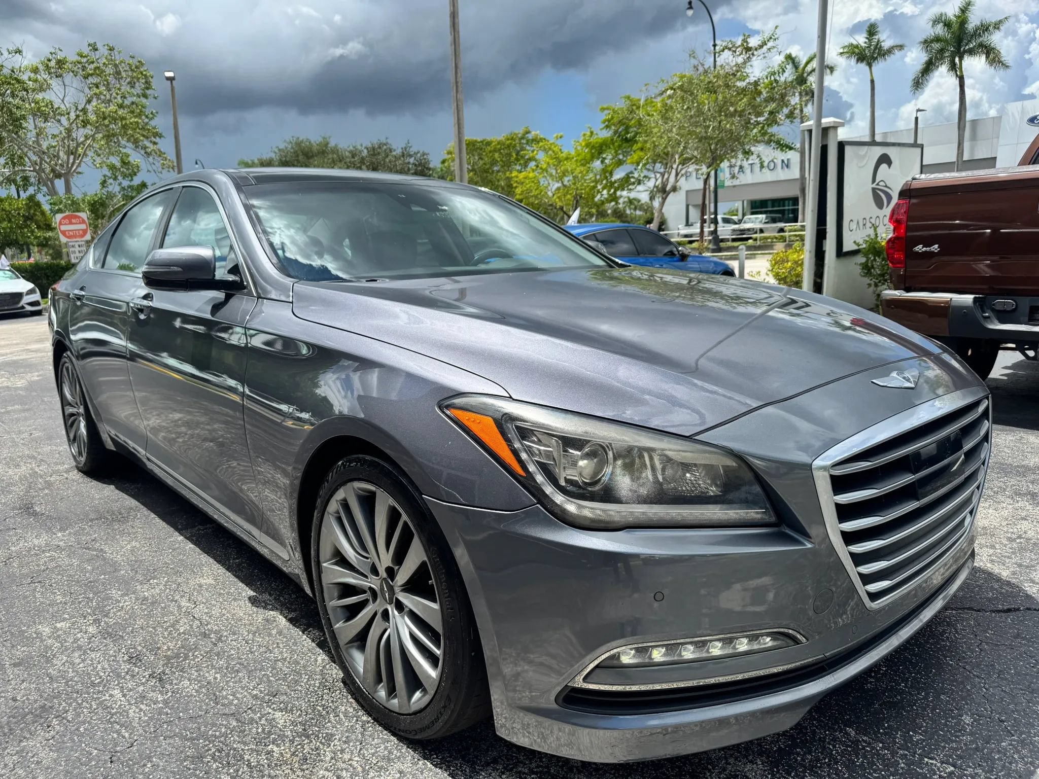 Used 2015 Hyundai Genesis 5.0 RWD image 2
