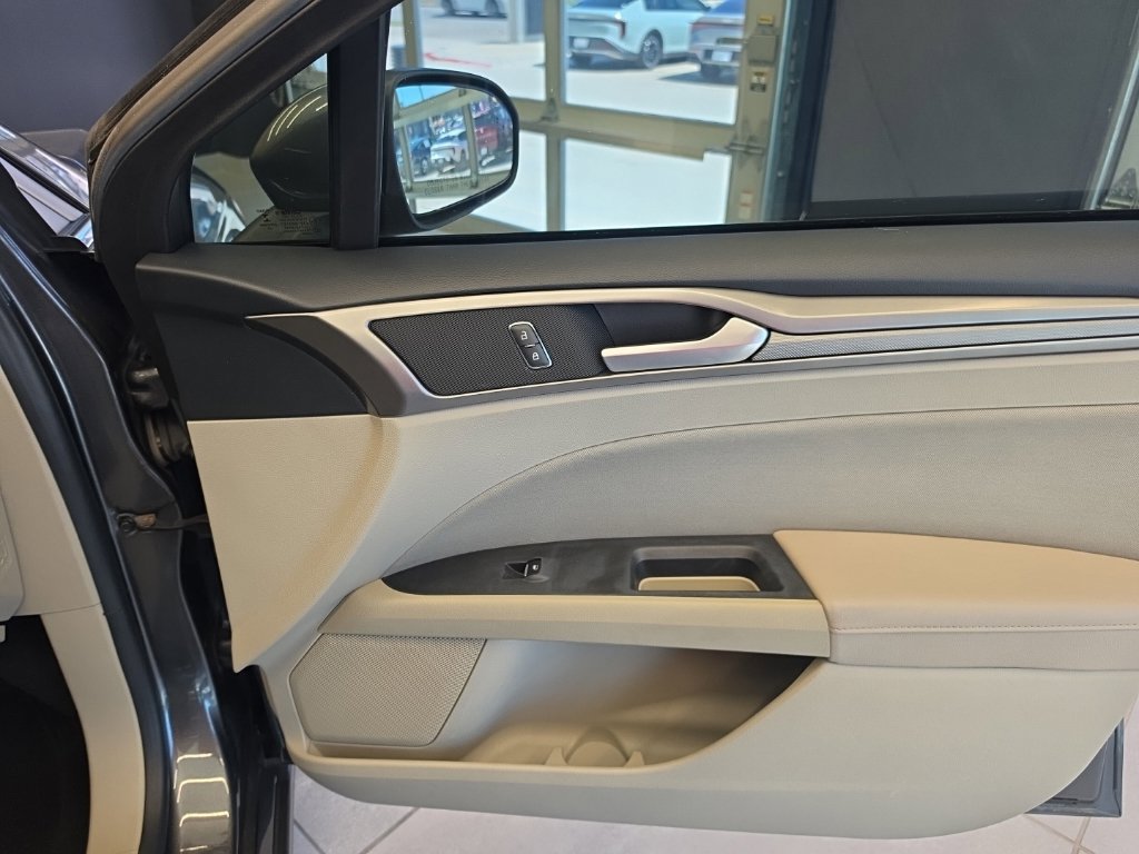 Used 2020 Ford Fusion SE FWD image 48