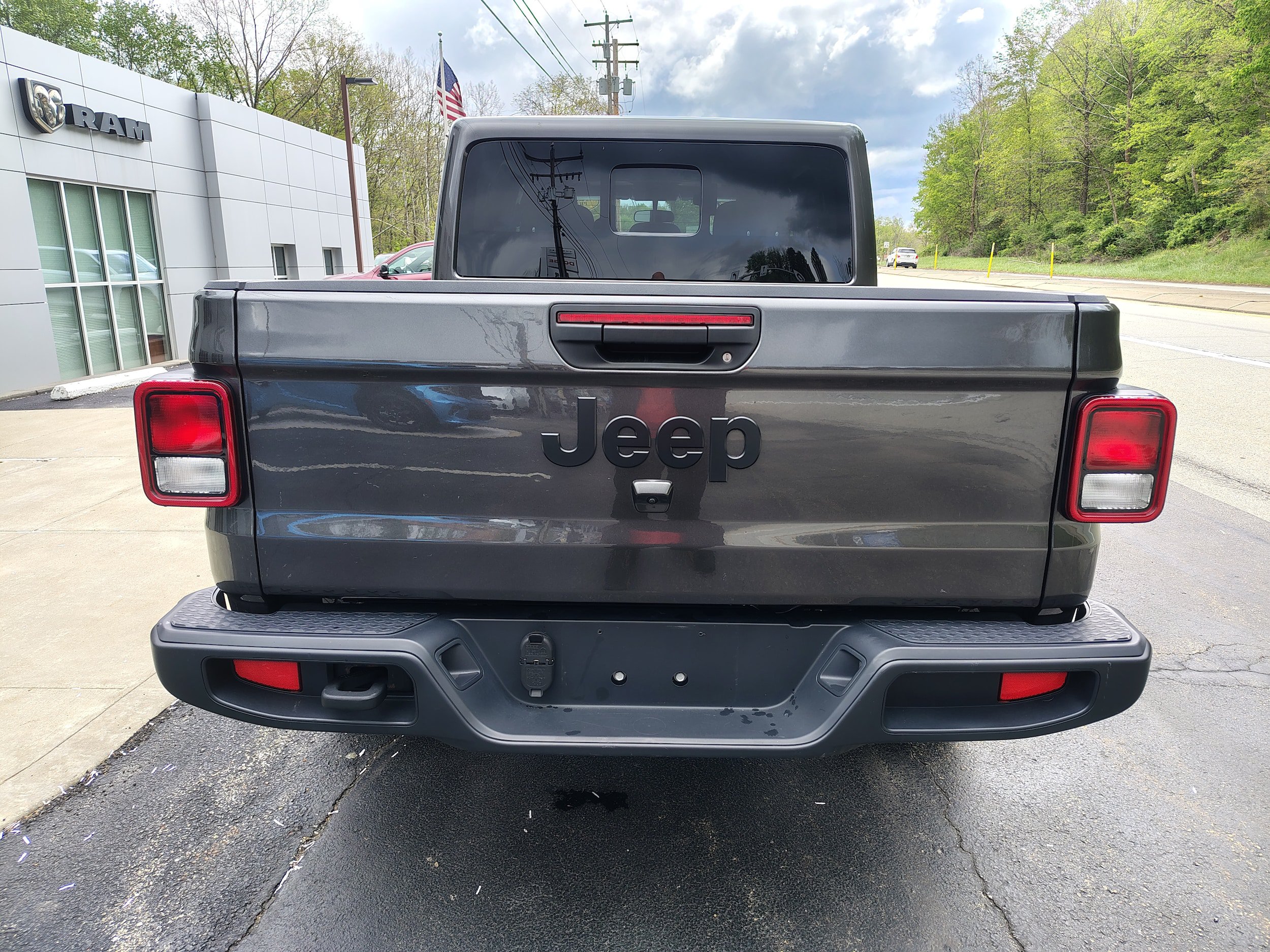 Used 2024 Jeep Gladiator Sport AWD/4WD image 9