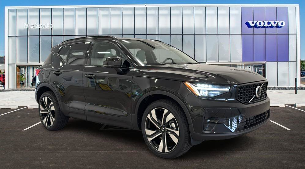 New 2026 Volvo XC40 B5 Ultra w/ Protection Package Premier