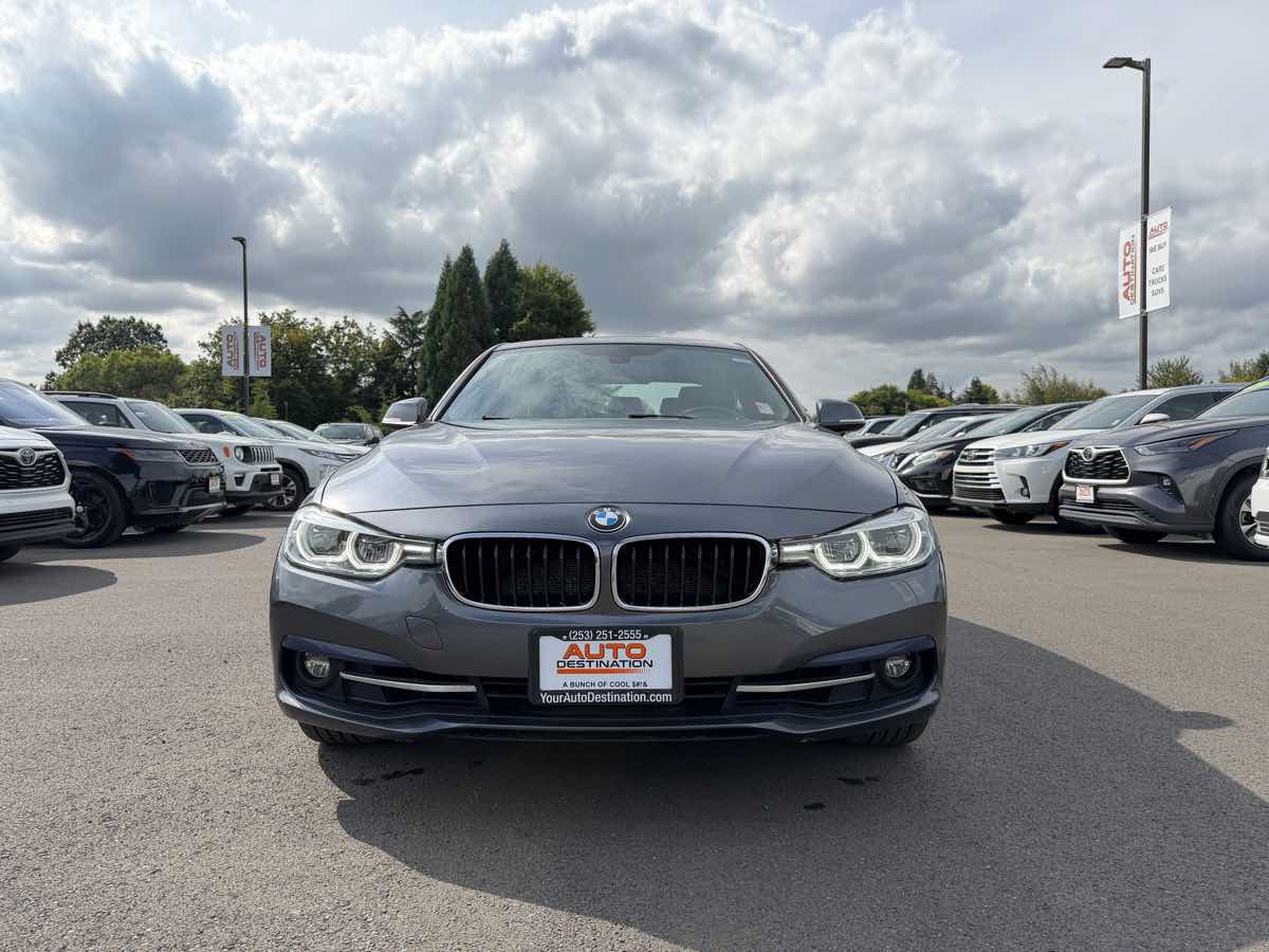 Used 2018 BMW 330i xDrive Sedan AWD/4WD image 3