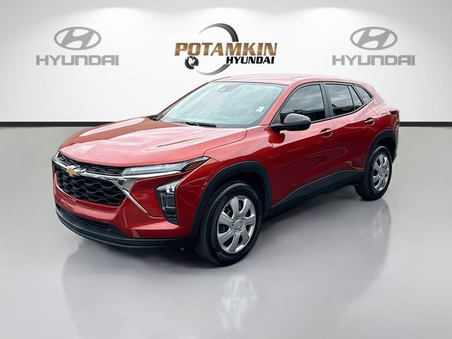 Used 2024 Chevrolet Trax LS FWD image 1