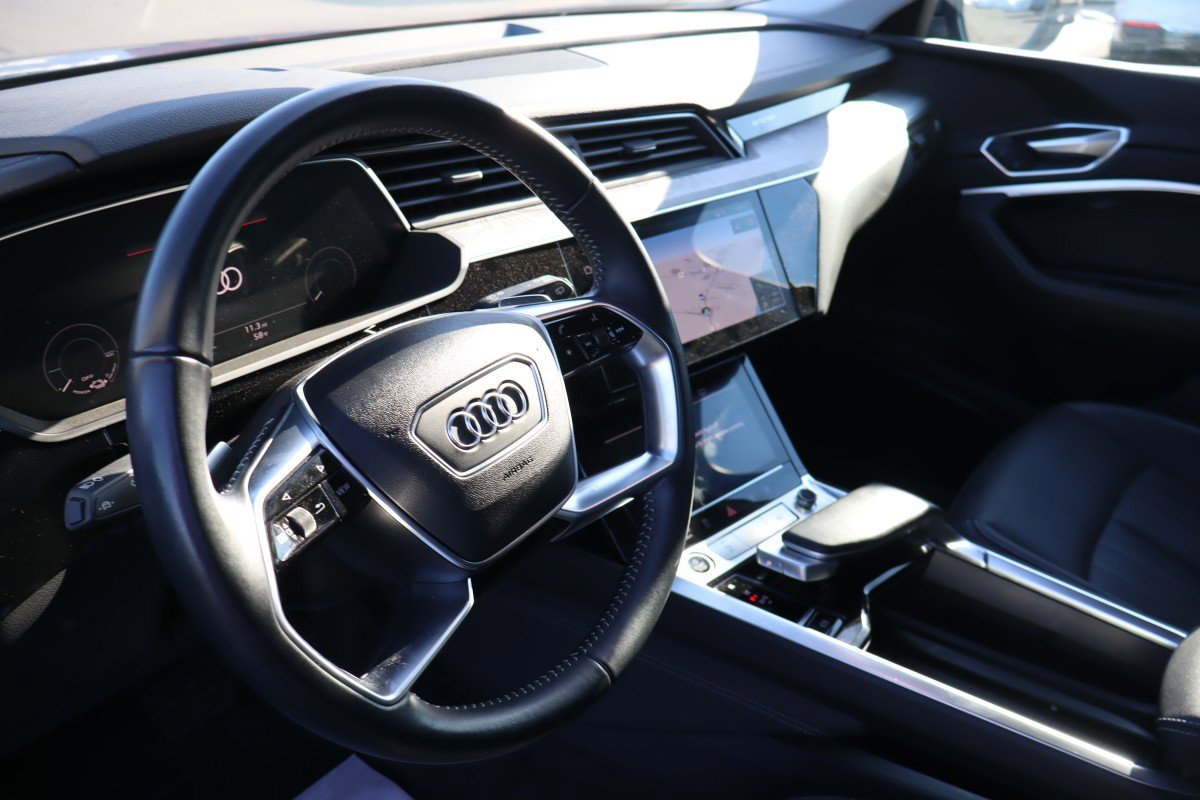 Used 2021 Audi e-tron Premium Plus w/ Premium Plus Package AWD/4WD image 9