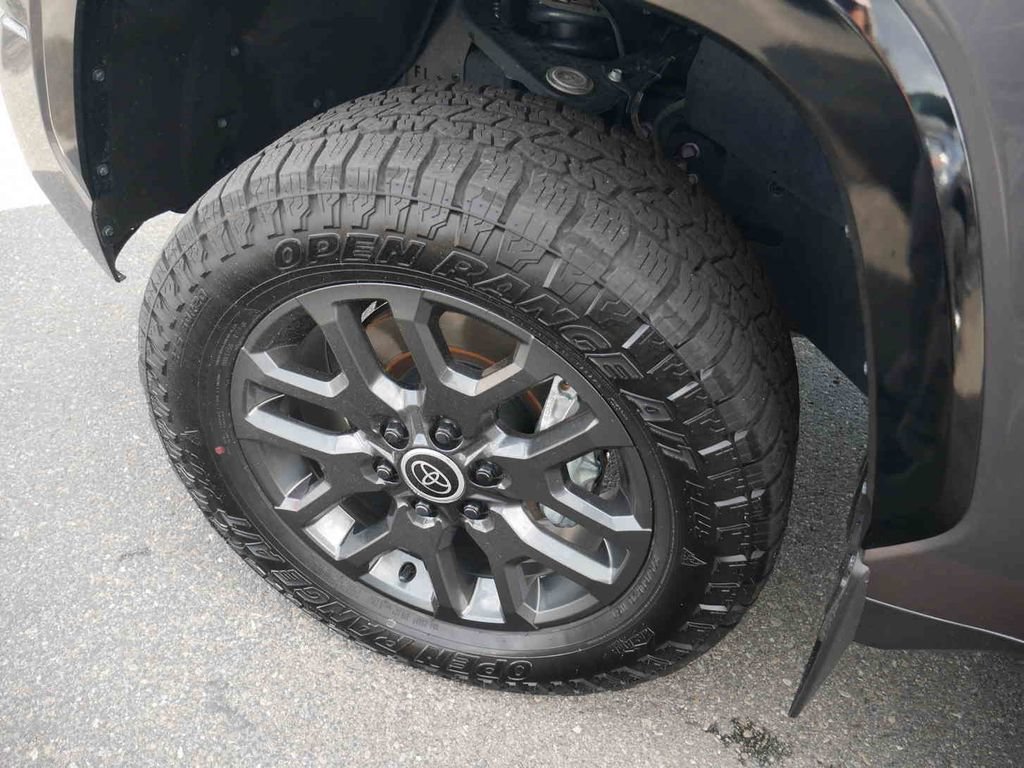 Used 2024 Toyota Tundra Platinum AWD/4WD image 15