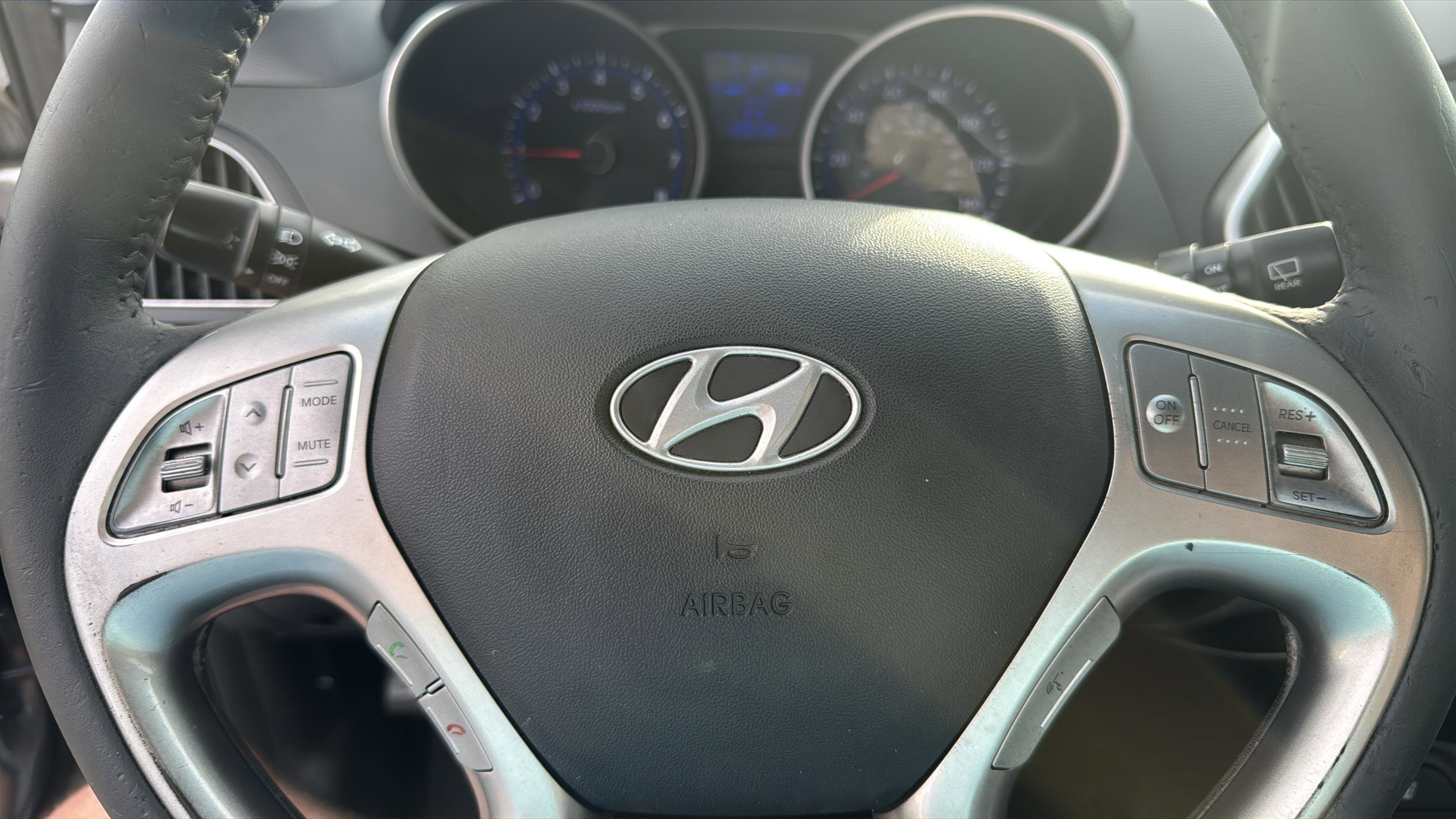 Used 2012 Hyundai Tucson GLS image 11