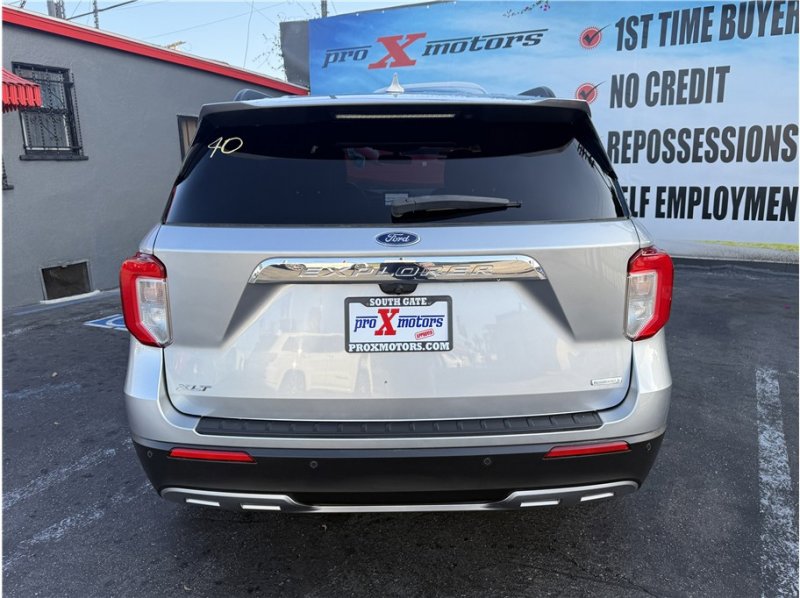 Used 2020 Ford Explorer XLT w/ Equipment Group 202A image 5