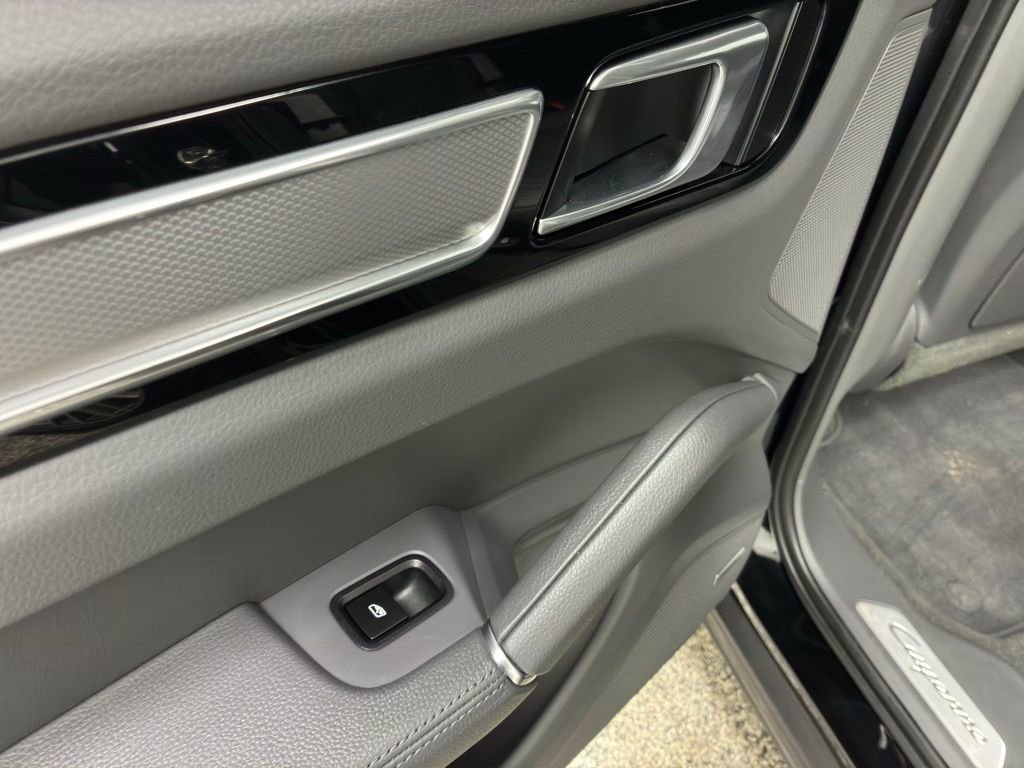 Used 2022 Porsche Cayenne Platinum Edition image 46
