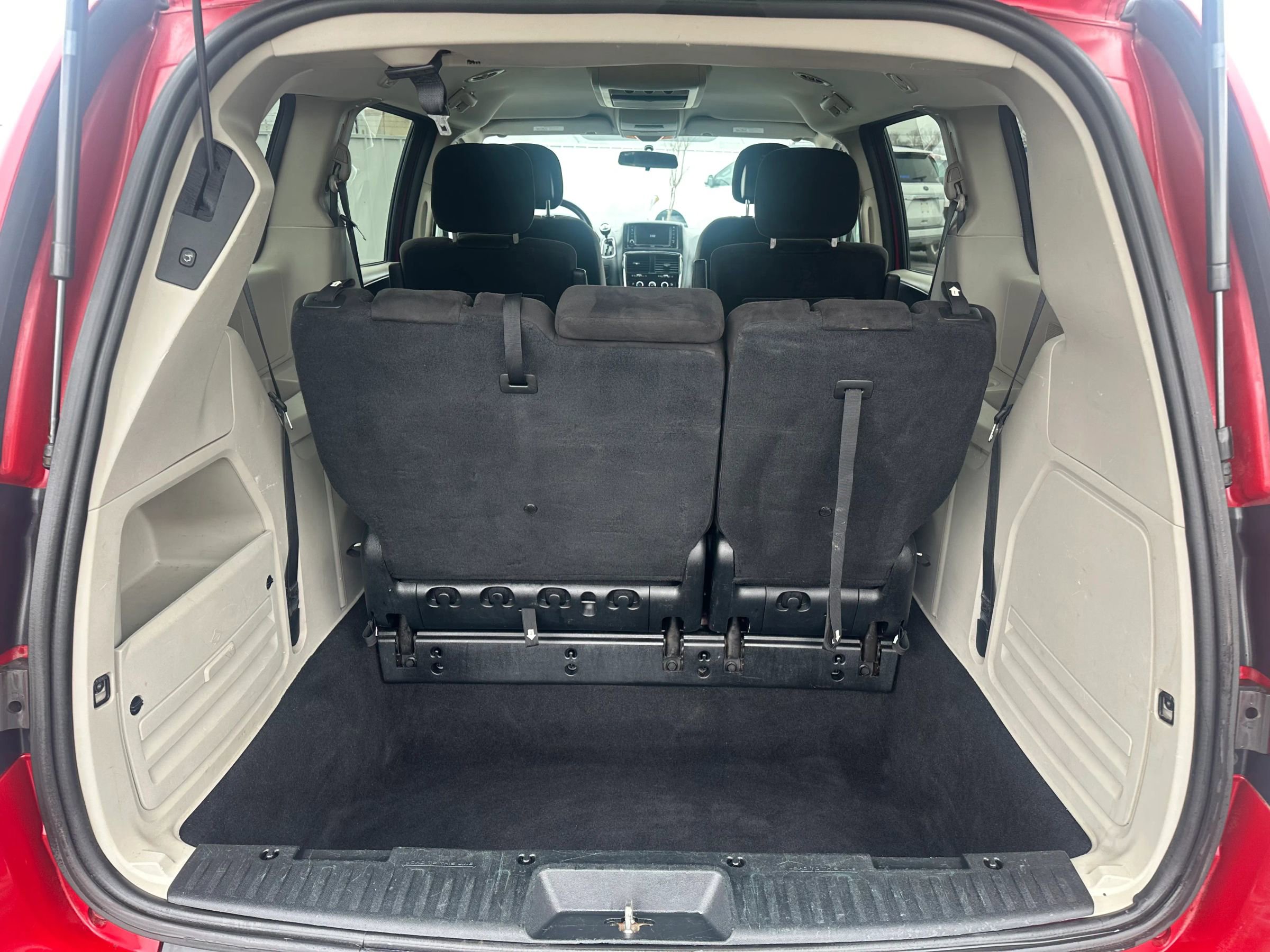 Used 2014 Dodge Grand Caravan SXT w/ Rear Park Assist Package image 10