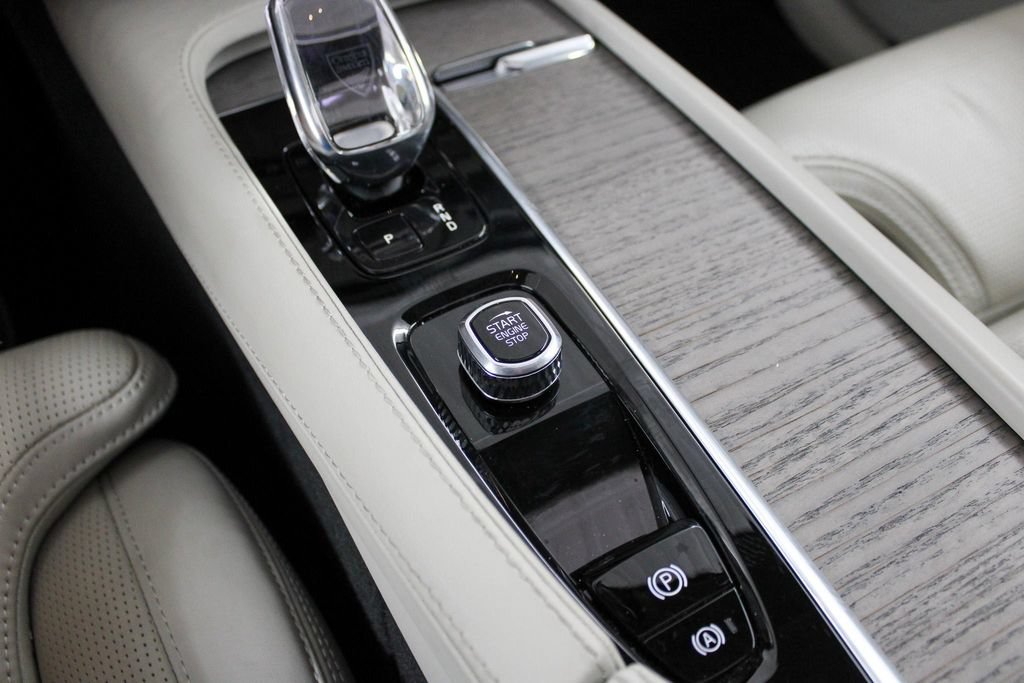 Certified 2023 Volvo XC90 B6 Ultimate w/ Protection Package Premier AWD/4WD image 45