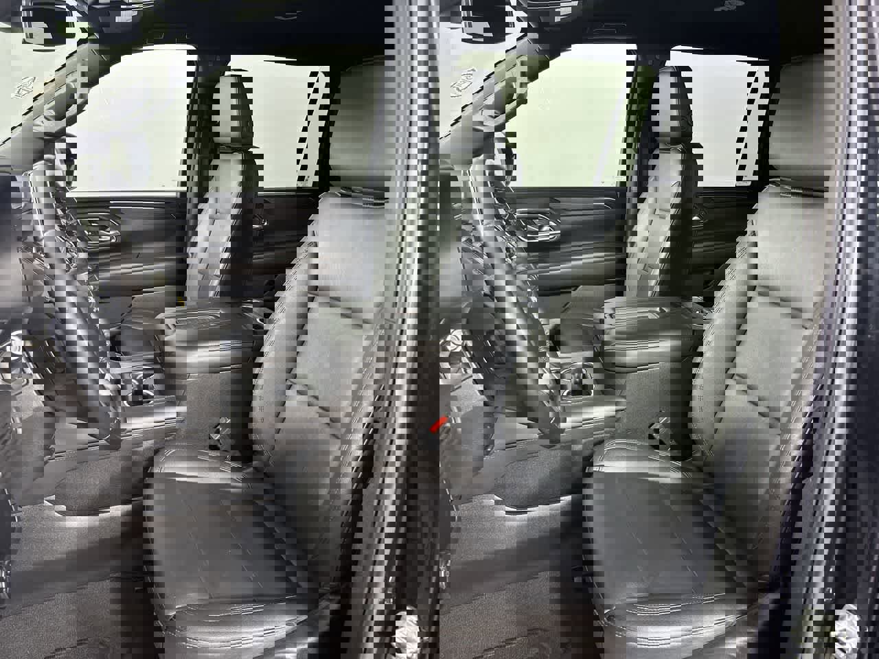 Used 2024 Chevrolet Suburban LT image 13