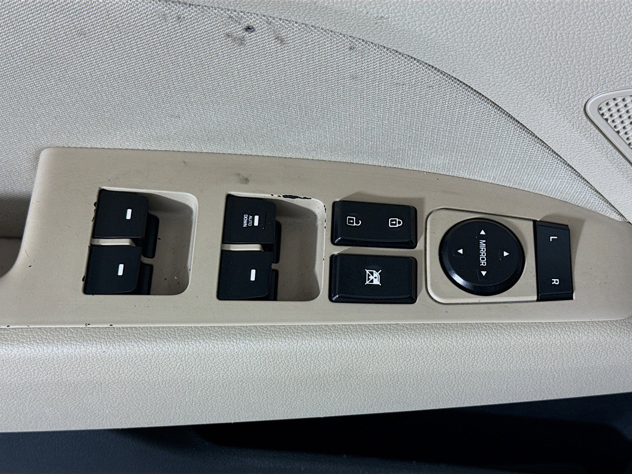 Used 2017 Hyundai Elantra SE image 23