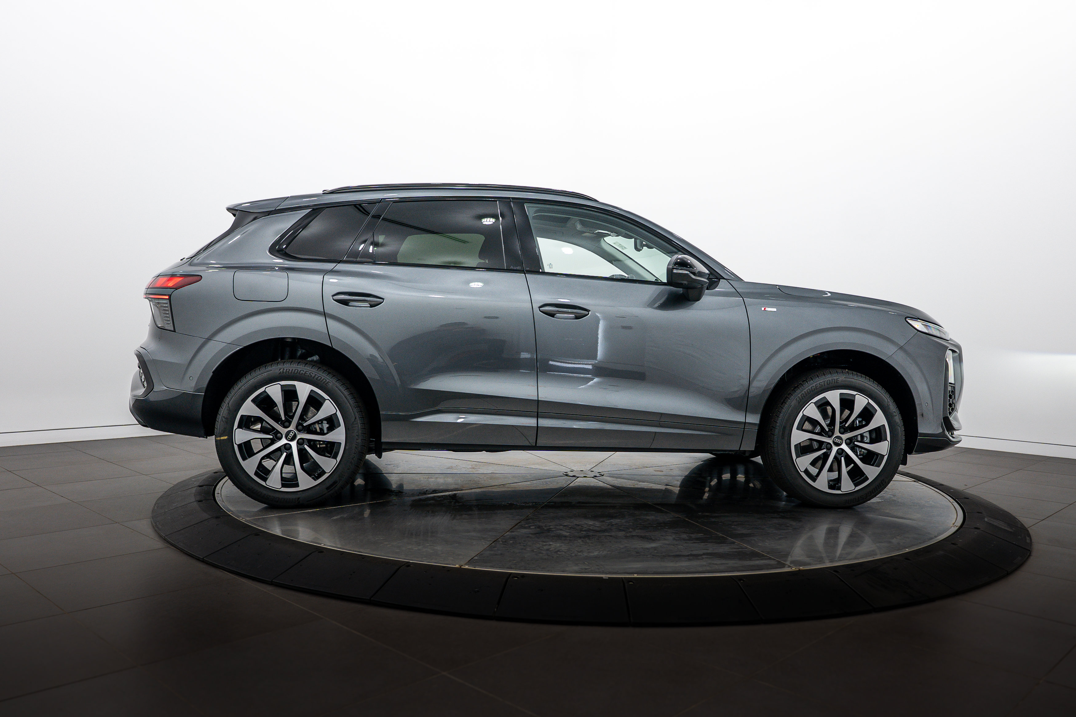 New 2026 Audi Q3 quattro 2.0T AWD/4WD image 3