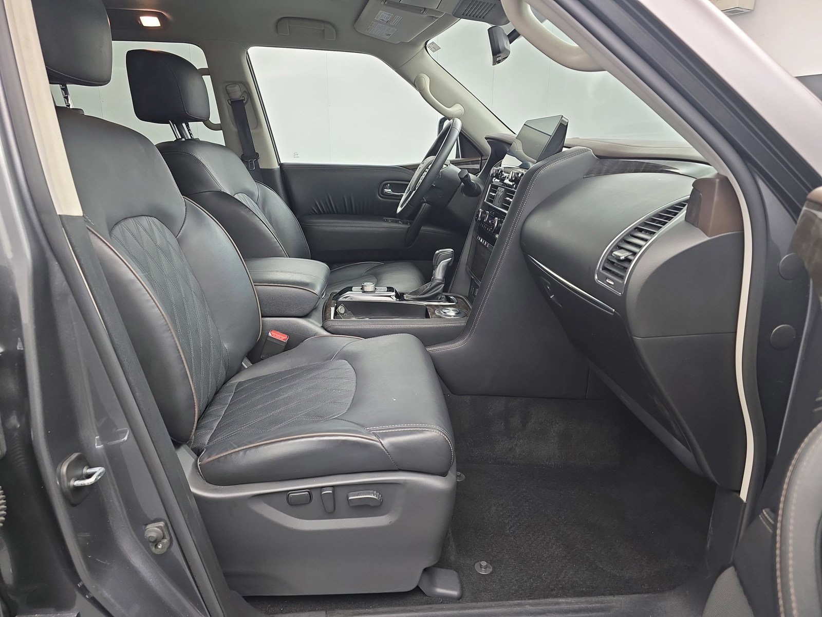 Used 2023 Nissan Armada Platinum w/ Captain's Chairs Package RWD image 46