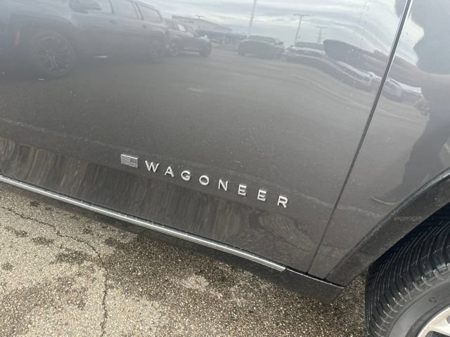 Used 2022 Jeep Wagoneer Series III w/ Premium Group I AWD/4WD image 5