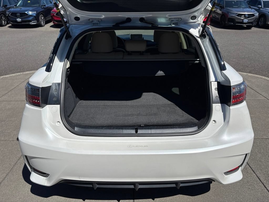 Used 2015 Lexus CT 200h w/ Navigation Package FWD image 30