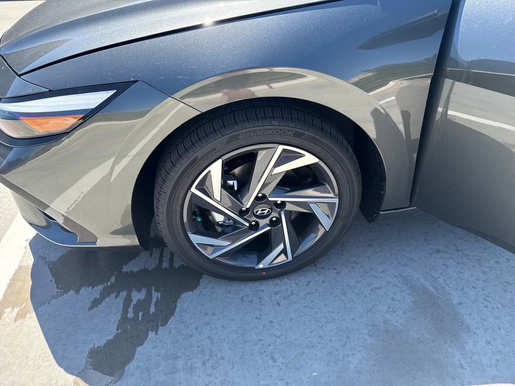 New 2026 Hyundai Elantra Limited FWD image 35
