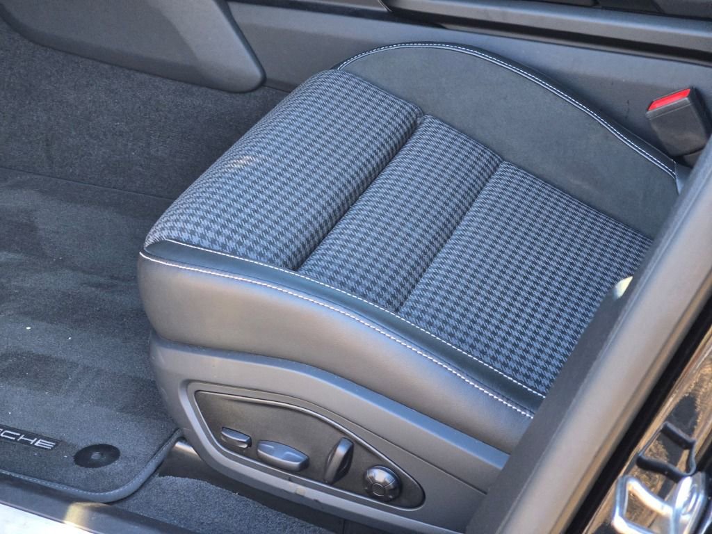 Certified 2025 Porsche Taycan 4S image 20