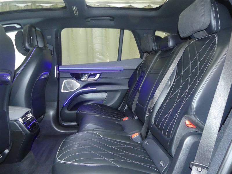 Used 2025 Mercedes-Benz EQS 580 4MATIC SUV w/ Exclusive Trim Package image 29