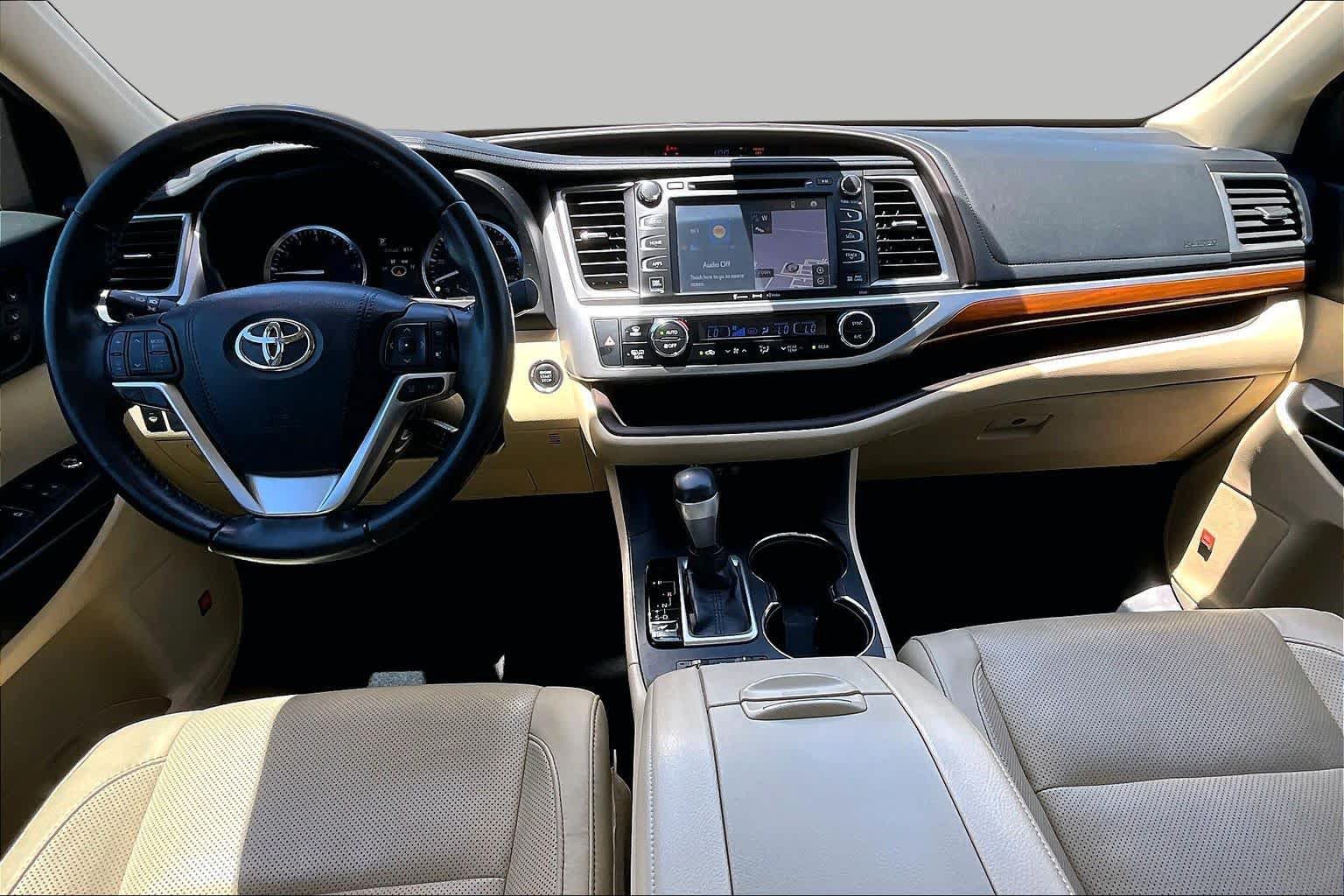 Used 2018 Toyota Highlander Limited FWD image 16