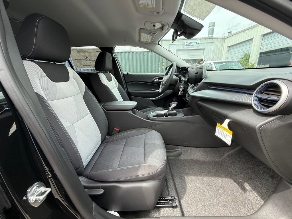 New 2026 Chevrolet Trax LS w/ LS Convenience Package FWD image 23