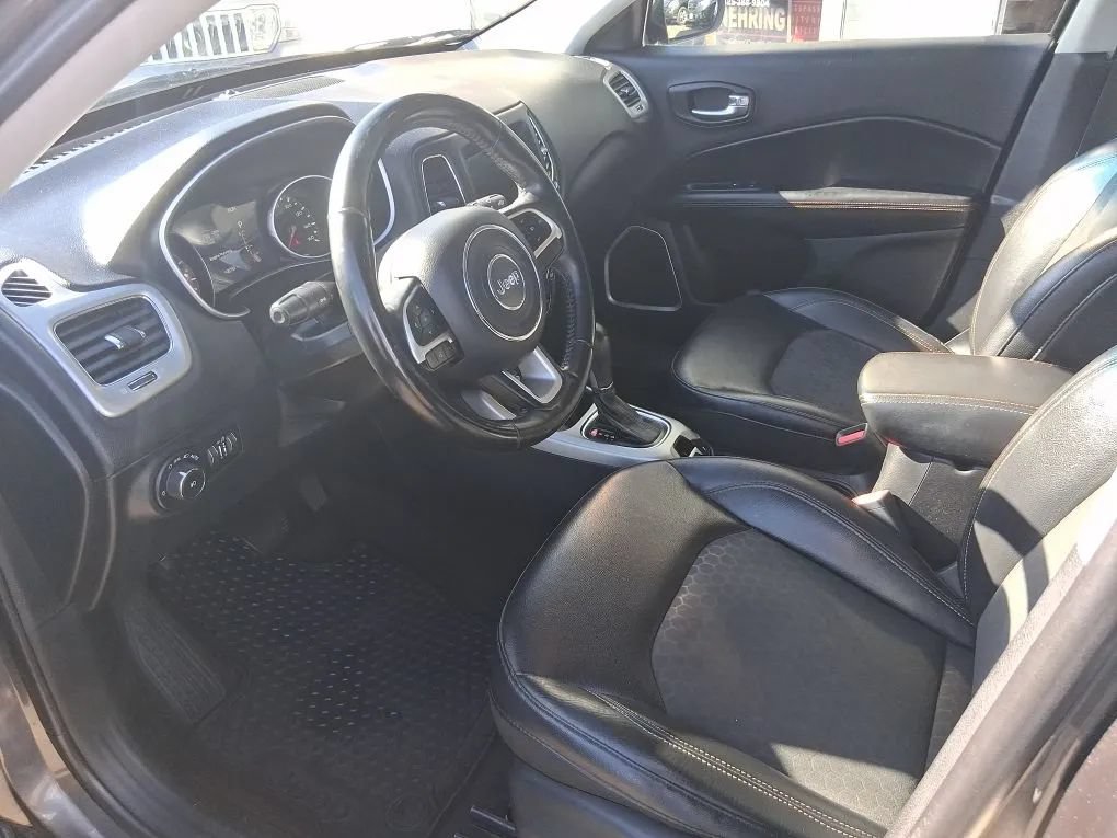 Used 2018 Jeep Compass Latitude w/ Popular Equipment Group AWD/4WD image 11